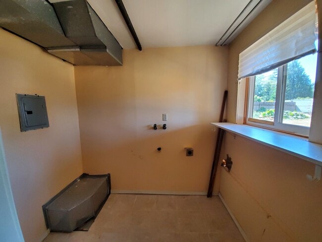Building Photo - 3 Bed, 1.75 bath Home in Port Orchard