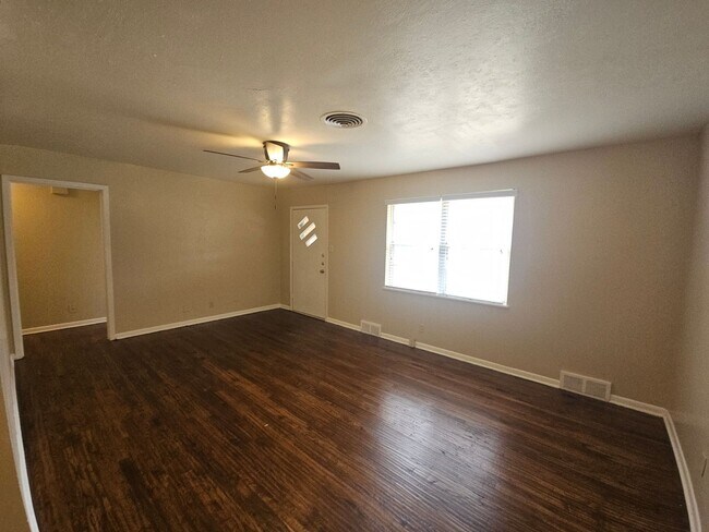 Building Photo - Cozy 2 bedroom 1 bathroom house with 1 car garage in North Richland Hills