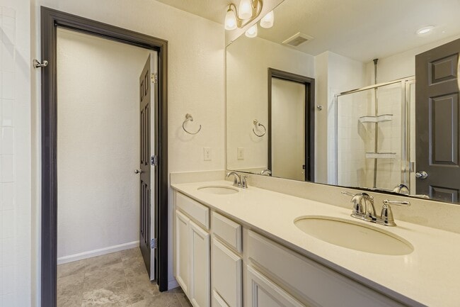 Building Photo - 15765 E Otero Ave