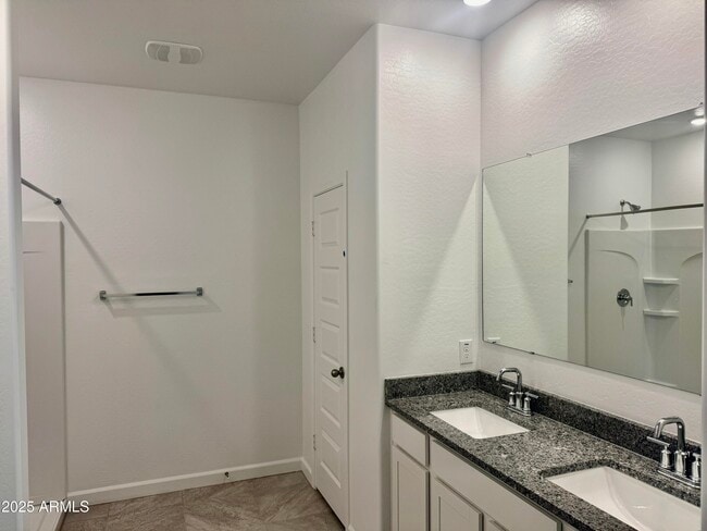 Building Photo - 5835 E Freesia Ln