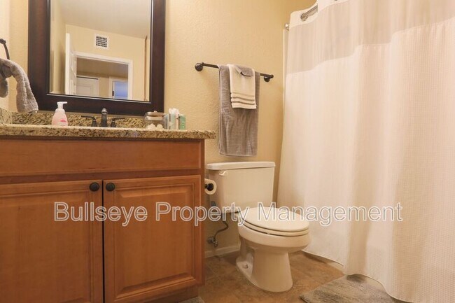 Building Photo - 2845 E Sierra St