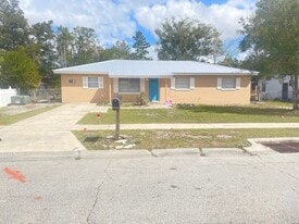 Building Photo - 614 Larry Dr