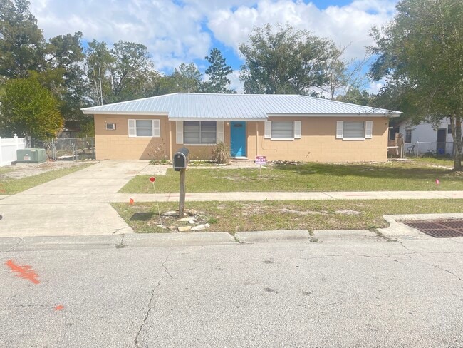 Building Photo - 614 Larry Dr