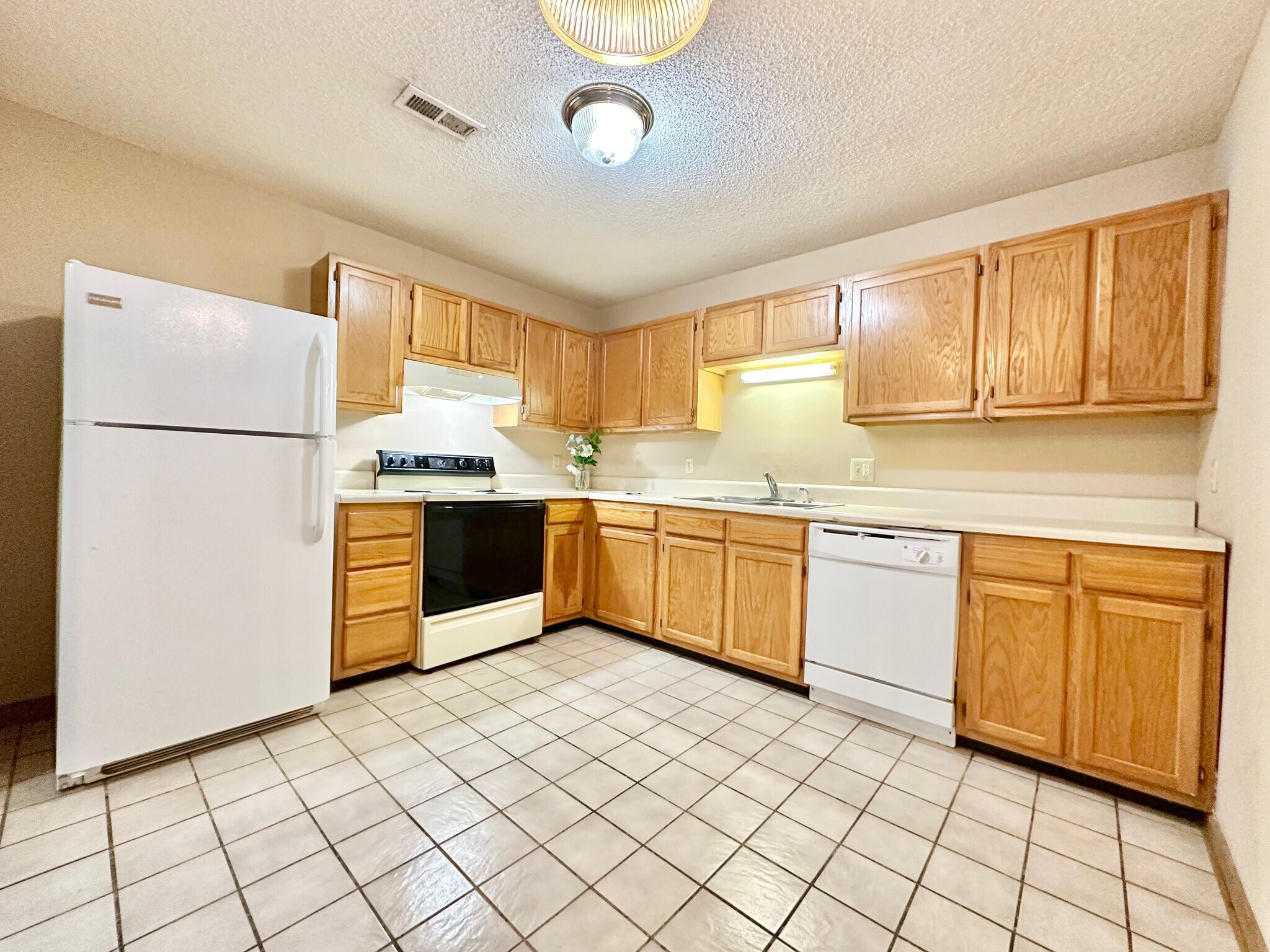 Building Photo - 109 Mountain View Dr