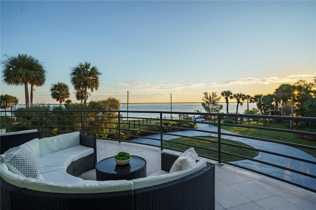 Building Photo - 2827 S Indian River Dr