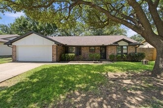 Building Photo - 2223 Sierra Dr