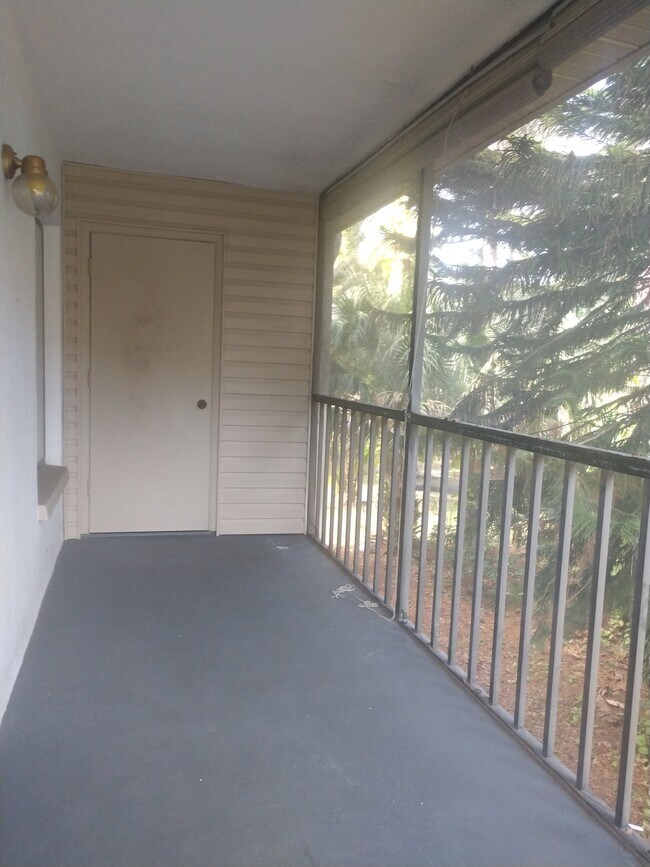 Building Photo - 2 Bedroom/2 Bath Palm Harbor Condo