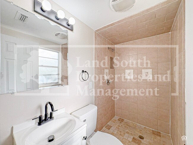 Building Photo - 1631 Monterey Ln