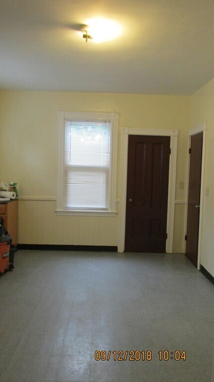 Building Photo - 19 Rockwell St