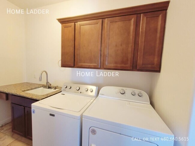 Building Photo - 9030 S 10th Dr