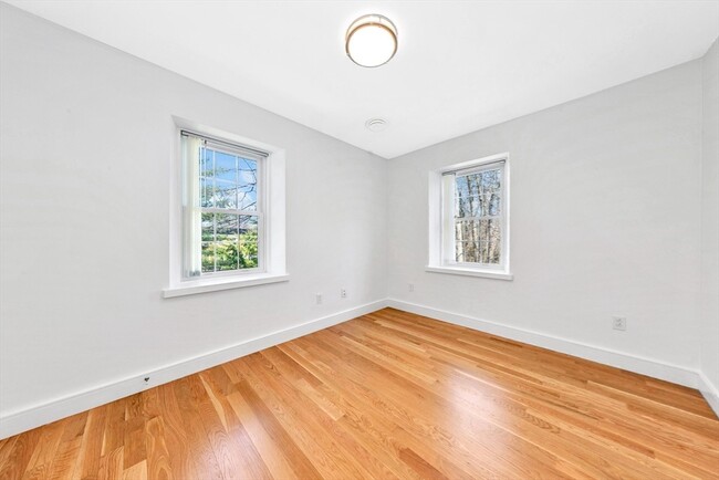Building Photo - 154 Highland St