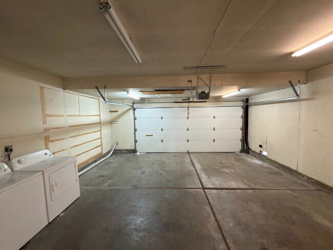 Building Photo - Spacious 3BR/2BA Single Family Home | 2-Car Garage + Great San Jose Location