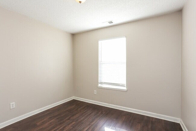 Building Photo - 3105 Brookfield Dr SW