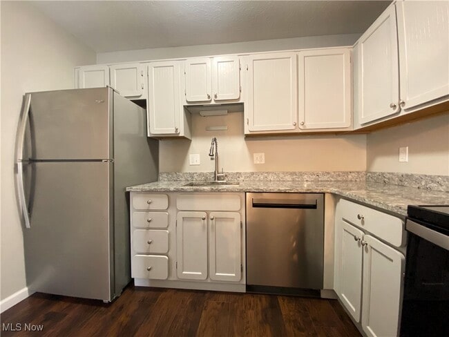 Building Photo - 1480 Cedarwood Dr