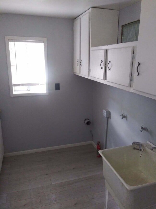 Building Photo - COMING IN AUGUST! Turn' Key 3-Bed Mountain...
