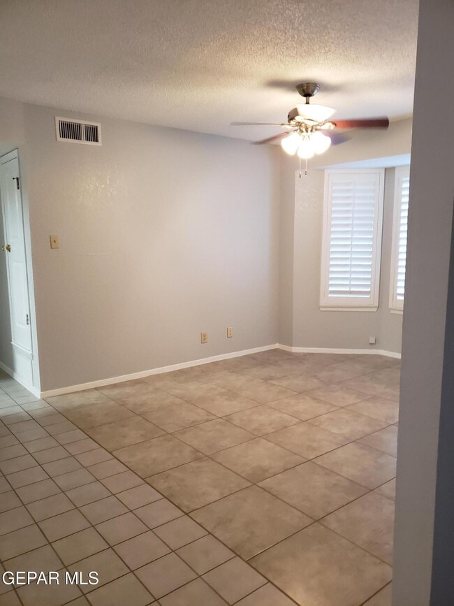 Building Photo - 4365 Loma De Oro Dr