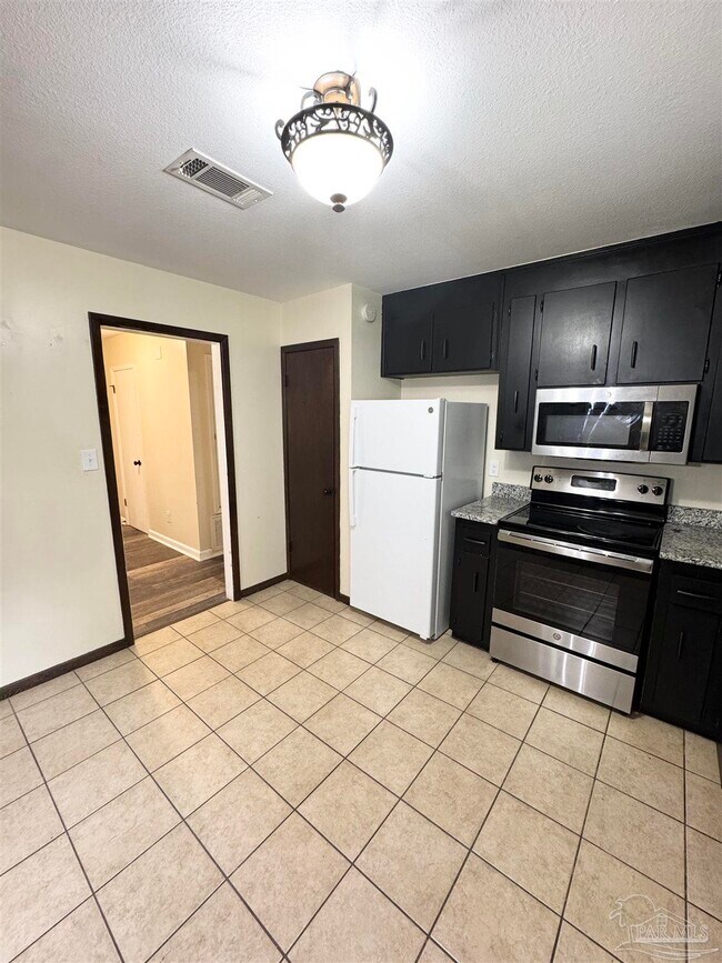 Building Photo - 9037 El Matador Dr