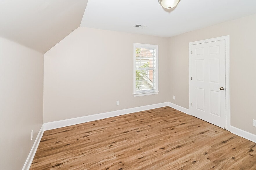 Building Photo - 2685 Graystone Dr