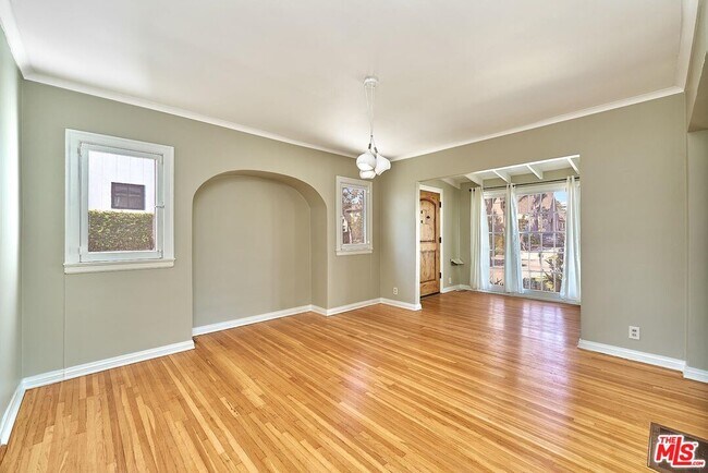 Building Photo - 429 S Orange Dr
