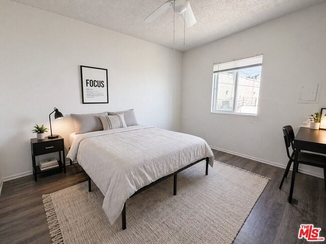 Building Photo - 1133 W 36th Pl