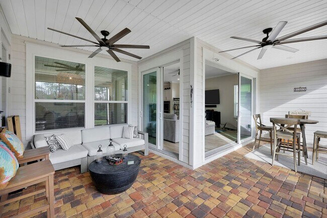Building Photo - 2839 Montilla Dr