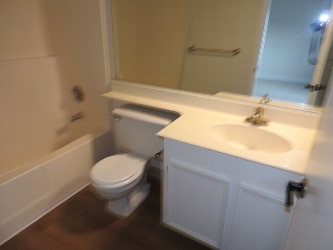 Building Photo - 4845scru