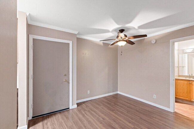 Building Photo - 5460 White Oak Ave