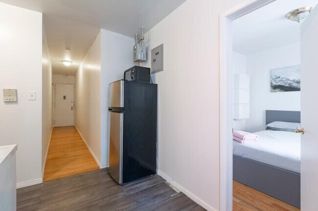 Building Photo - 1819d 2nd Ave