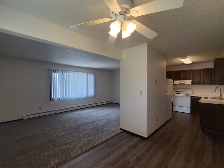 Building Photo - 643 2nd Ave E