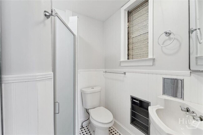 Building Photo - 206 E 46th St