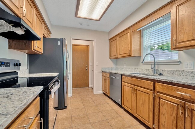 Building Photo - Beatifully Updated East Fay Home! Must See!