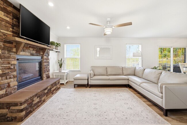 Building Photo - Modern Riverwood Retreat | Spacious 3BR Home in Prime Charlottesville Location