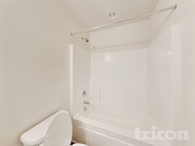 Building Photo - 35 Drake Cir