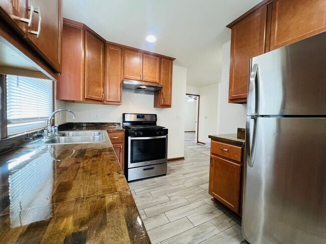 Building Photo - Updated 2-Bedroom Home with Finished Basement Space