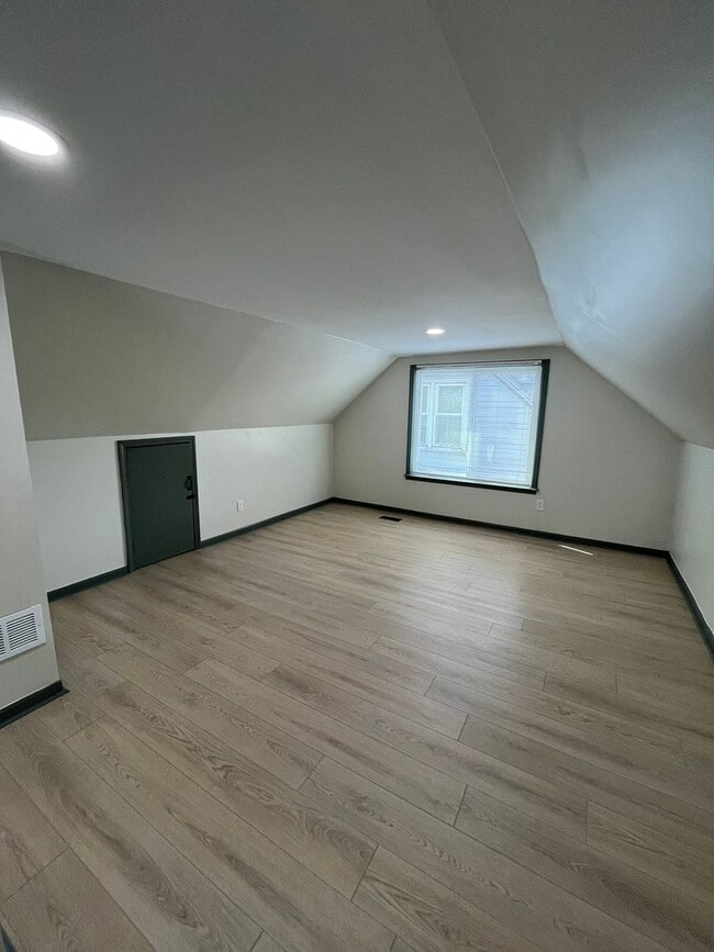 Building Photo - Beautifully Renovated 3BR Home with Modern Finishes & Spacious Living Areas