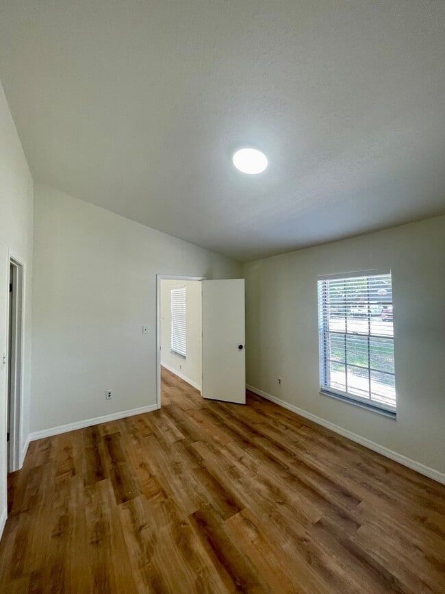 Building Photo - Renovated 3-Bed Home with Modern Upgrades ...