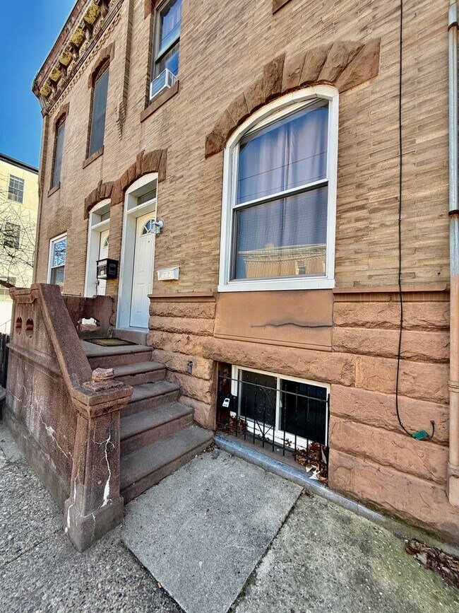 Building Photo - SPACIOUS & MODERN 3 BED/2.5 BA HOUSE w/ AC-Inlaid HARDWOOD Flooring-WASHER/DRYER & Rear PATIO in ...