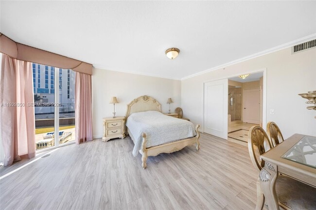 Building Photo - 17555 Collins Ave