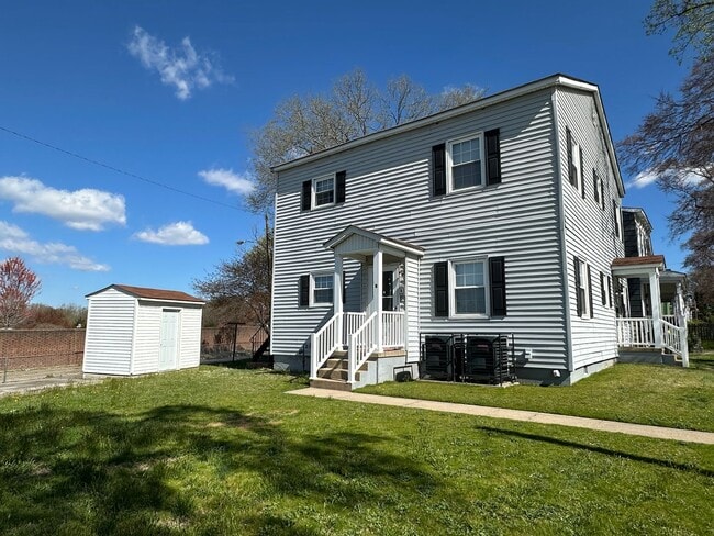 Primary Photo - 2 Bedroom 1 Bath Upper Level unit-Close to...
