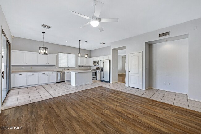 Building Photo - 2236 W Periwinkle Way
