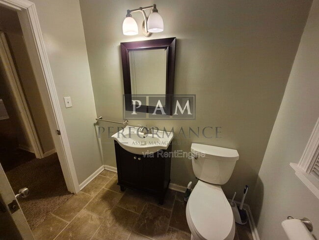 Building Photo - 1123 W Kendall Ave