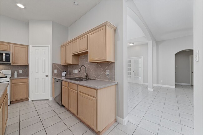 Building Photo - 8503 Ivanhoe Springs Dr