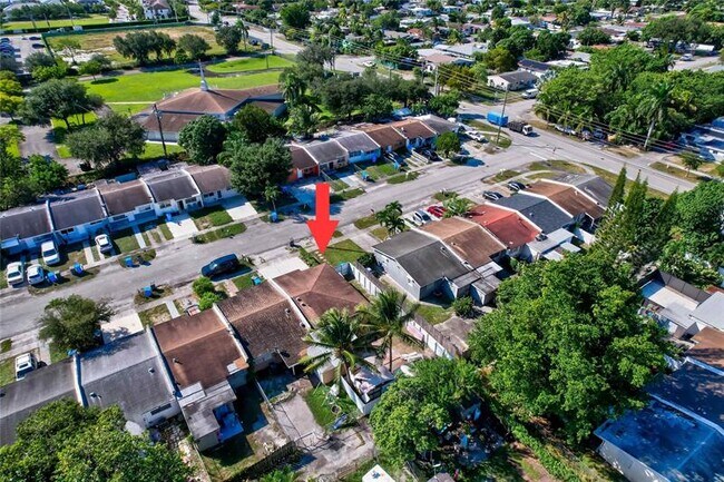 Building Photo - 5461 SW 38th Ct