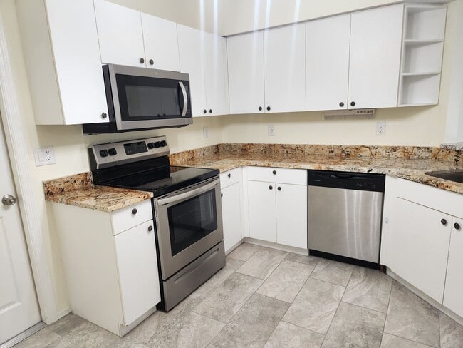 Building Photo - 6330 Green Oaks Cir