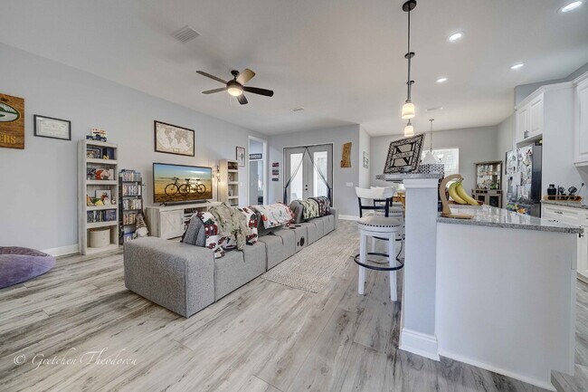 Building Photo - "Charming 3-Bedroom Oasis with 2 Baths and...