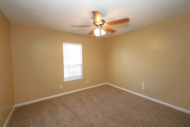 Building Photo - 3911 Nicole Ln