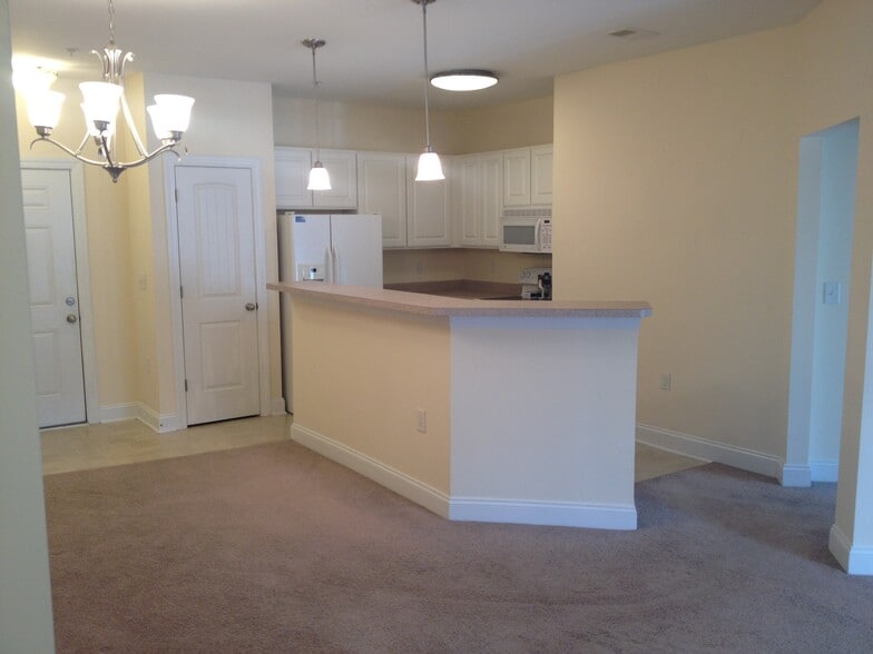 Kitchen - 100 Gateway Condos Drive