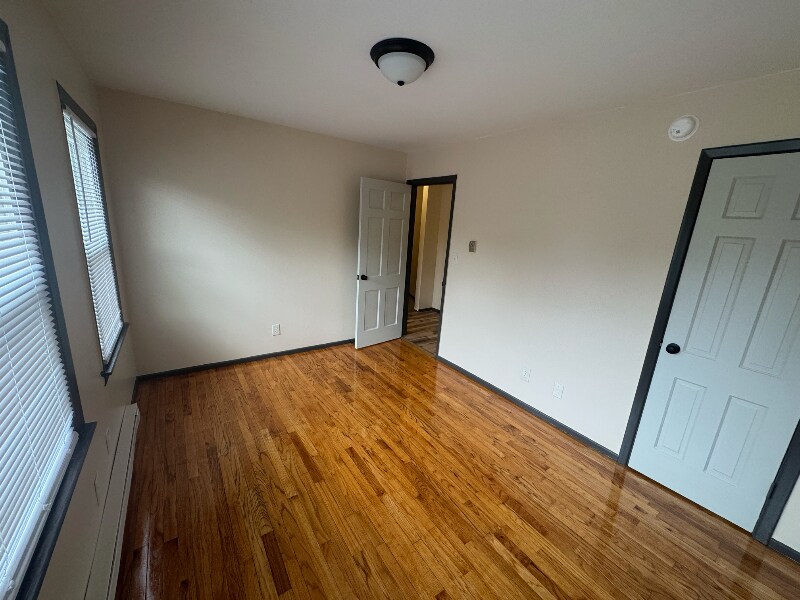 Building Photo - 233 Shelly St