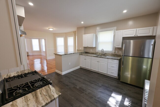 Primary Photo - 32 Robinson St