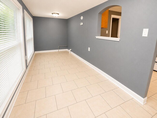 Building Photo - 1308 W Worley St